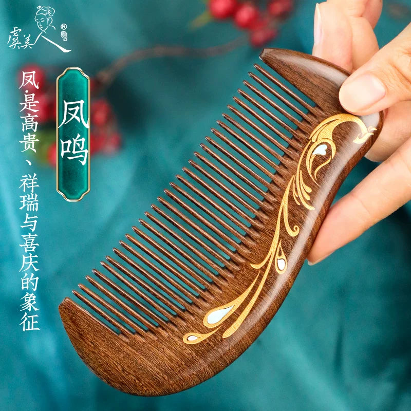 Black sandalwood comb close-up – smooth hand-polished teeth for gentle scalp care
