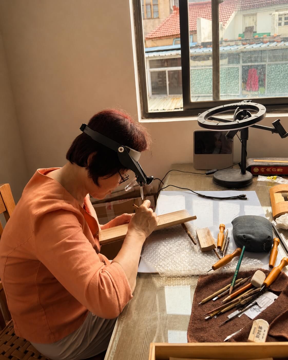 Bai Xuefei working on traditional Chinese bamboo carving